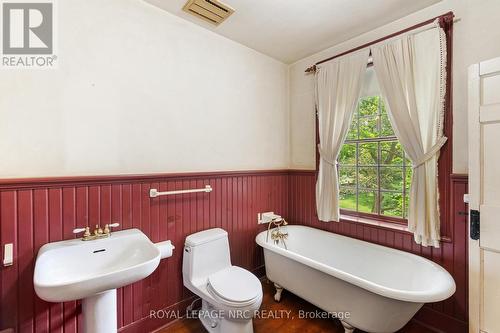 93 Queenston Street, Niagara-On-The-Lake (106 - Queenston), ON - Indoor Photo Showing Bathroom