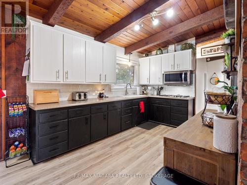 320 Albany Street, Fort Erie, ON - Indoor Photo Showing Kitchen