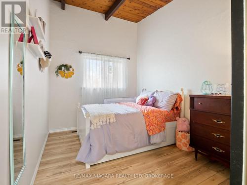 320 Albany Street, Fort Erie, ON - Indoor Photo Showing Bedroom