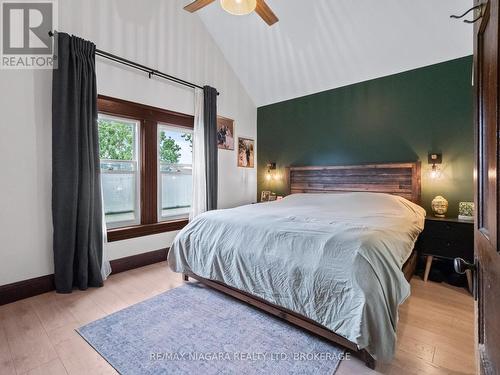 248 Dufferin Street, Fort Erie, ON - Indoor Photo Showing Bedroom