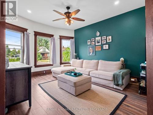 248 Dufferin Street, Fort Erie (332 - Central), ON - Indoor Photo Showing Living Room