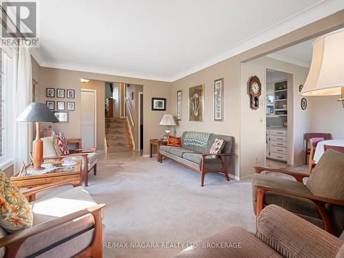 134 Champlain Drive N, Fort Erie (332 - Central), ON - Indoor Photo Showing Living Room