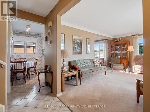 134 Champlain Drive N, Fort Erie (332 - Central), ON - Indoor Photo Showing Living Room