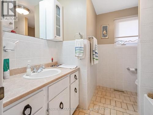 134 Champlain Drive N, Fort Erie (332 - Central), ON - Indoor Photo Showing Bathroom