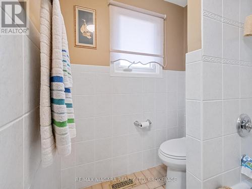 134 Champlain Drive N, Fort Erie (332 - Central), ON - Indoor Photo Showing Bathroom