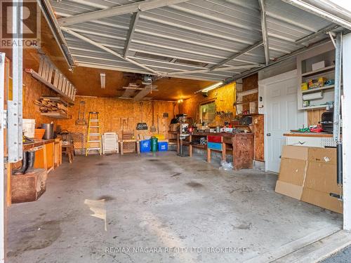 134 Champlain Drive N, Fort Erie (332 - Central), ON - Indoor Photo Showing Garage