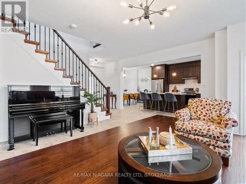 864 Burwell Street, Fort Erie, ON - Indoor Photo Showing Living Room