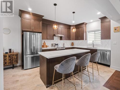 864 Burwell Street, Fort Erie, ON - Indoor Photo Showing Kitchen With Upgraded Kitchen