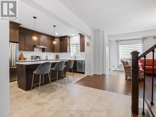 864 Burwell Street, Fort Erie, ON - Indoor Photo Showing Kitchen With Upgraded Kitchen