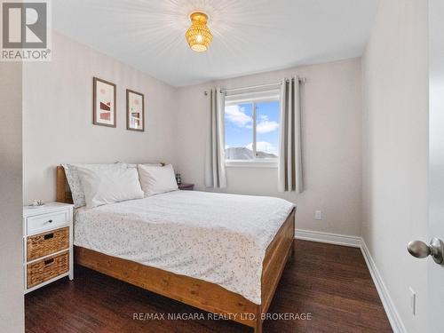 864 Burwell Street, Fort Erie, ON - Indoor Photo Showing Bedroom