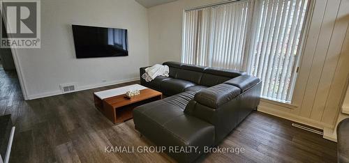 35 Starlight Crescent, Richmond Hill, ON - Indoor Photo Showing Living Room