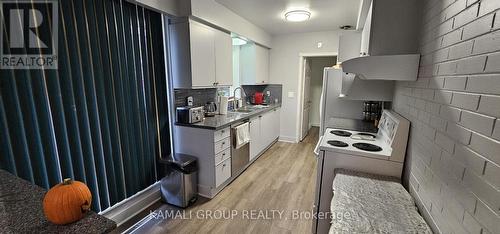 35 Starlight Crescent, Richmond Hill, ON - Indoor Photo Showing Kitchen