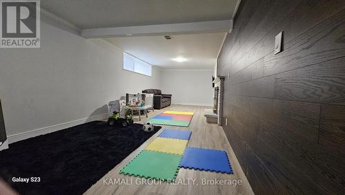 35 Starlight Crescent, Richmond Hill, ON - Indoor Photo Showing Other Room