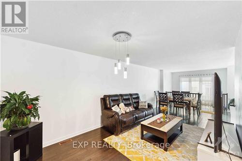 222 Kingswell Street, Ottawa, ON - Indoor Photo Showing Living Room