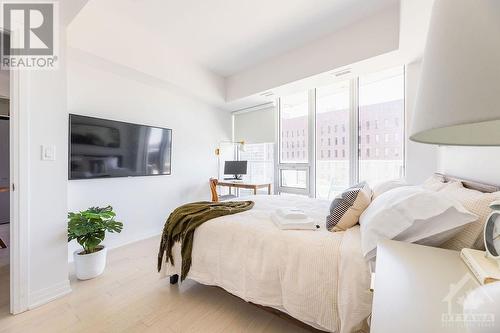 Bright, hardwood flooring. - 805 Carling Avenue Unit#708, Ottawa, ON - Indoor Photo Showing Bedroom