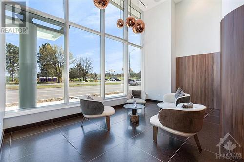 Front lobby with sitting area. - 805 Carling Avenue Unit#708, Ottawa, ON - Indoor