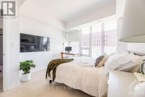 708 - 805 Carling Avenue, Ottawa, ON - Indoor Photo Showing Bedroom