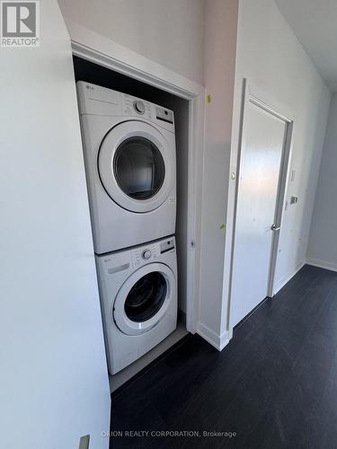 1902 - 4130 Parkside Village Drive, Mississauga, ON - Indoor Photo Showing Laundry Room