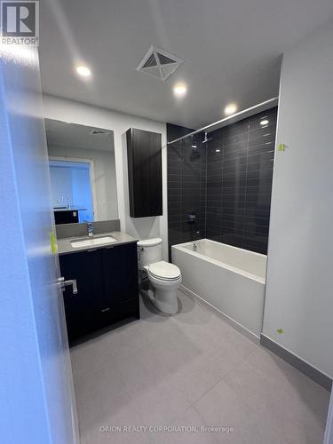 1902 - 4130 Parkside Village Drive, Mississauga, ON - Indoor Photo Showing Bathroom