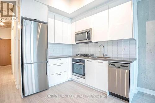 711 - 195 Mccaul Street, Toronto, ON - Indoor Photo Showing Kitchen With Stainless Steel Kitchen With Upgraded Kitchen