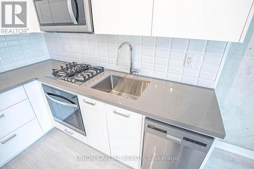 711 - 195 Mccaul Street, Toronto, ON - Indoor Photo Showing Kitchen