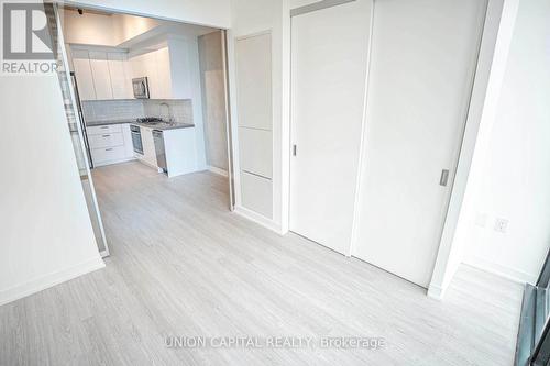 711 - 195 Mccaul Street, Toronto, ON - Indoor Photo Showing Kitchen