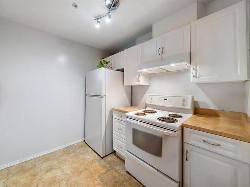 106-2568 Dingwall St, Duncan, BC - Indoor Photo Showing Kitchen