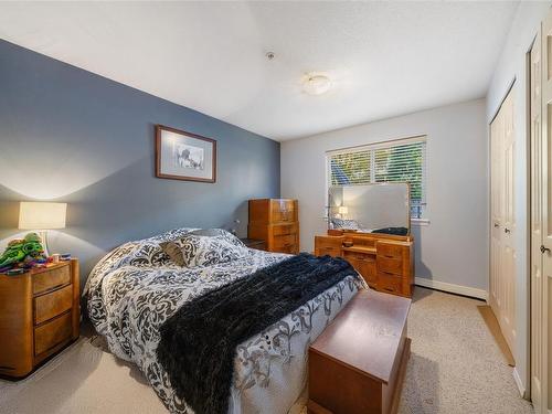 106-2568 Dingwall St, Duncan, BC - Indoor Photo Showing Bedroom