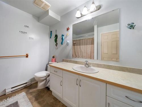 106-2568 Dingwall St, Duncan, BC - Indoor Photo Showing Bathroom