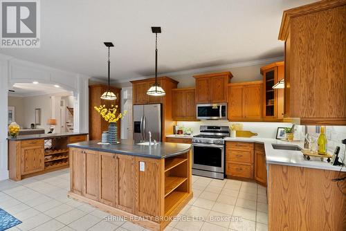 333 Rivertrace Close, London, ON - Indoor Photo Showing Kitchen