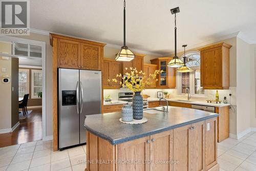 333 Rivertrace Close, London, ON - Indoor Photo Showing Kitchen