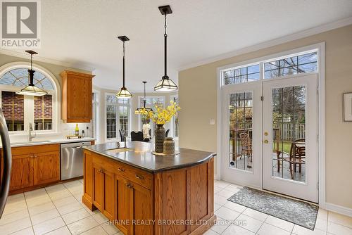 333 Rivertrace Close, London, ON - Indoor Photo Showing Kitchen