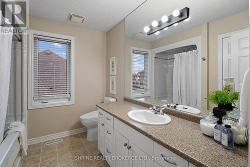 333 Rivertrace Close, London, ON - Indoor Photo Showing Bathroom