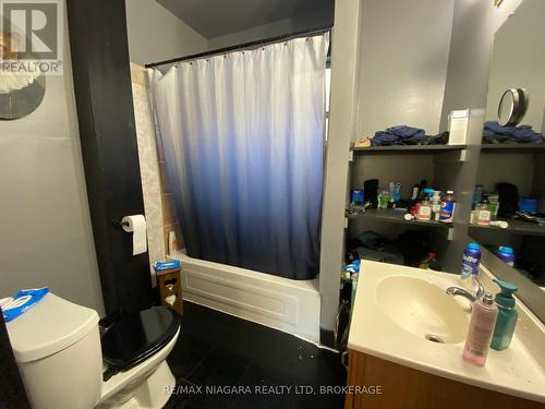 84 Waterloo Street, Fort Erie, ON - Indoor Photo Showing Bathroom