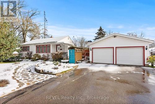 7962 Booth Street, Niagara Falls (213 - Ascot), ON - Outdoor