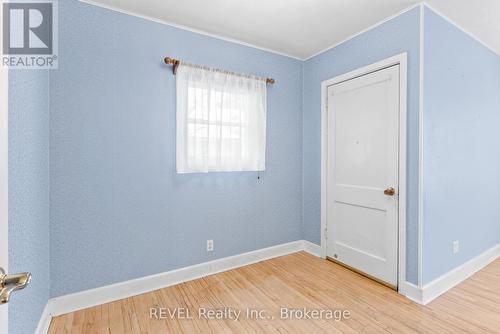 7962 Booth Street, Niagara Falls (213 - Ascot), ON - Indoor Photo Showing Other Room