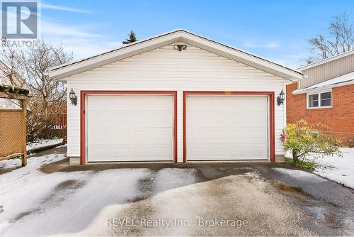 7962 Booth Street, Niagara Falls (213 - Ascot), ON - Outdoor With Exterior