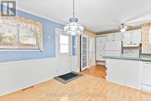 7962 Booth Street, Niagara Falls (213 - Ascot), ON - Indoor Photo Showing Kitchen