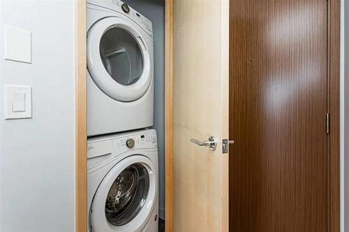 2609 13495 Central, Surrey, BC - Indoor Photo Showing Laundry Room