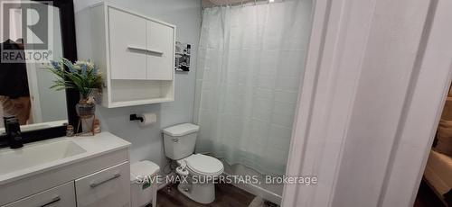 Upper - 305 Nelson Street, Barrie, ON - Indoor Photo Showing Bathroom