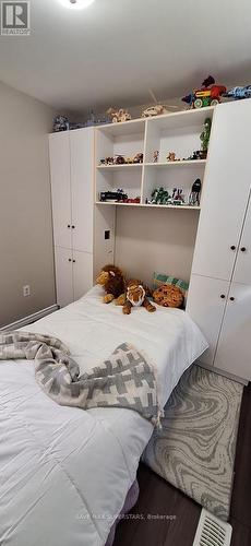 Upper - 305 Nelson Street, Barrie, ON - Indoor Photo Showing Bedroom