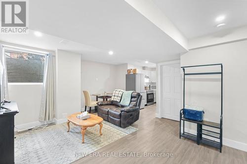 1376 Sheldon Street, Innisfil, ON - Indoor Photo Showing Living Room