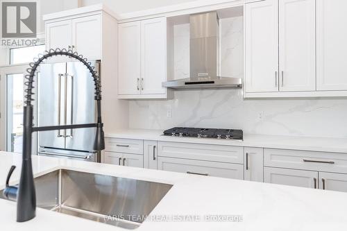 9 Dock Lane, Tay, ON - Indoor Photo Showing Kitchen