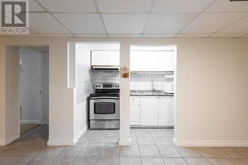 3386 Fellmore Drive, Mississauga, ON - Indoor Photo Showing Kitchen