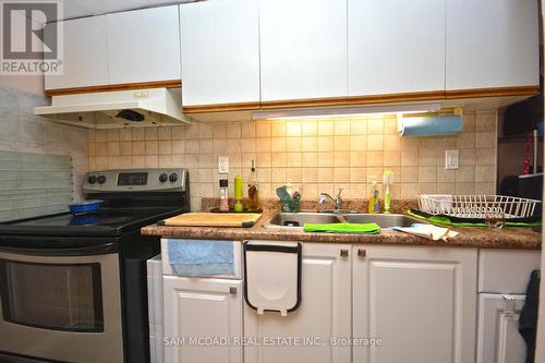 3386 Fellmore Drive, Mississauga, ON - Indoor Photo Showing Kitchen With Double Sink