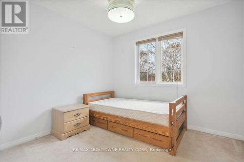 560 Marlatt Drive, Oakville, ON - Indoor Photo Showing Bedroom