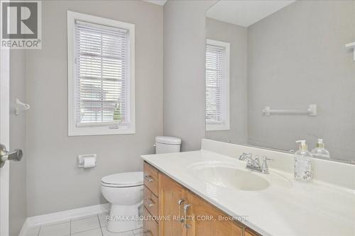 560 Marlatt Drive, Oakville, ON - Indoor Photo Showing Bathroom