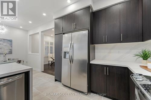 3067 Max Khan Boulevard, Oakville, ON - Indoor Photo Showing Kitchen