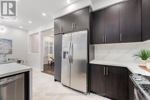 3067 Max Khan Boulevard, Oakville, ON - Indoor Photo Showing Kitchen