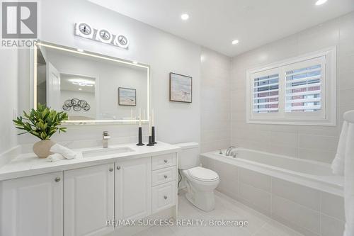 3067 Max Khan Boulevard, Oakville, ON - Indoor Photo Showing Bathroom